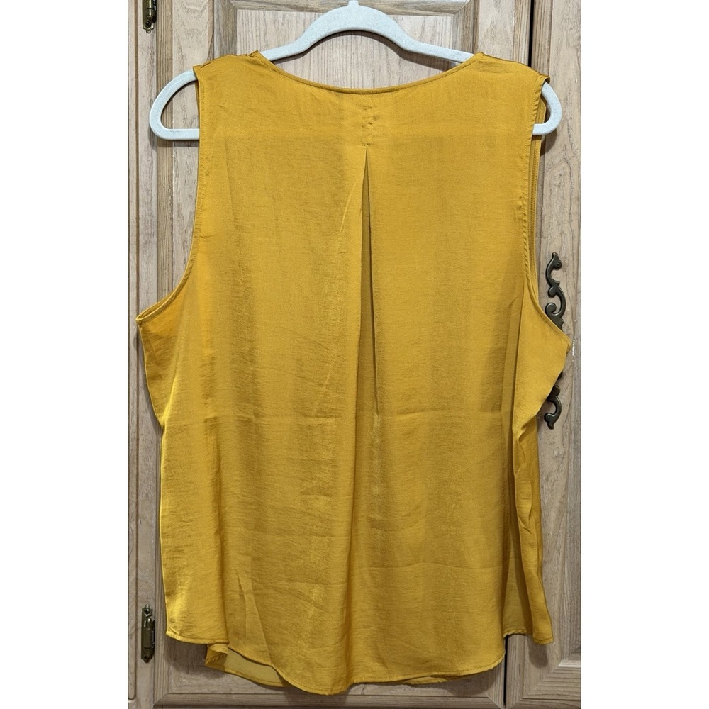 Banana Republic Satin Pleated V Neck  Tank Top Womens XL Gold Sleeveless Classic - Picture 4 of 6